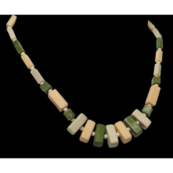 Vintage 1920s Celluloid/Bakelite Green Beaded Necklace - Picture 4 of 12